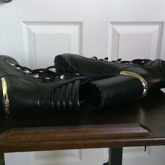 DKNY   - Picture 3 of 5